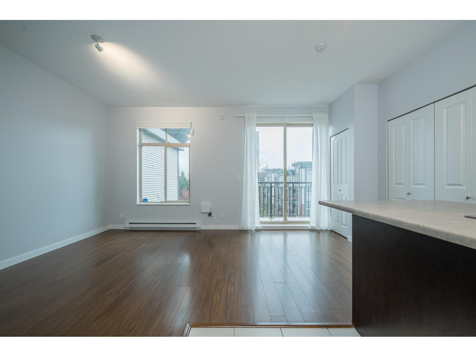 402 10455 University Drive, Surrey, British Columbia V3T 0A5 - Photo 3 - R3091842