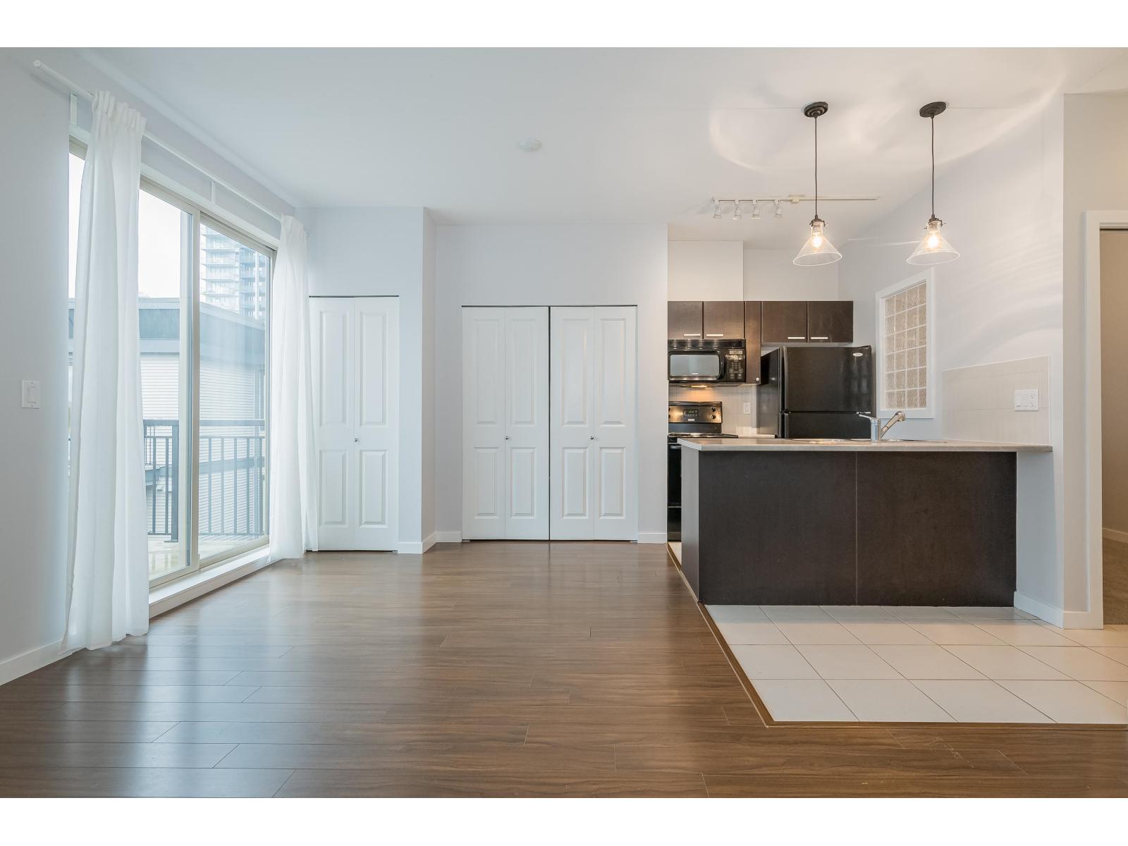 402 10455 University Drive, Surrey, British Columbia V3T 0A5 - Photo 6 - R3091842