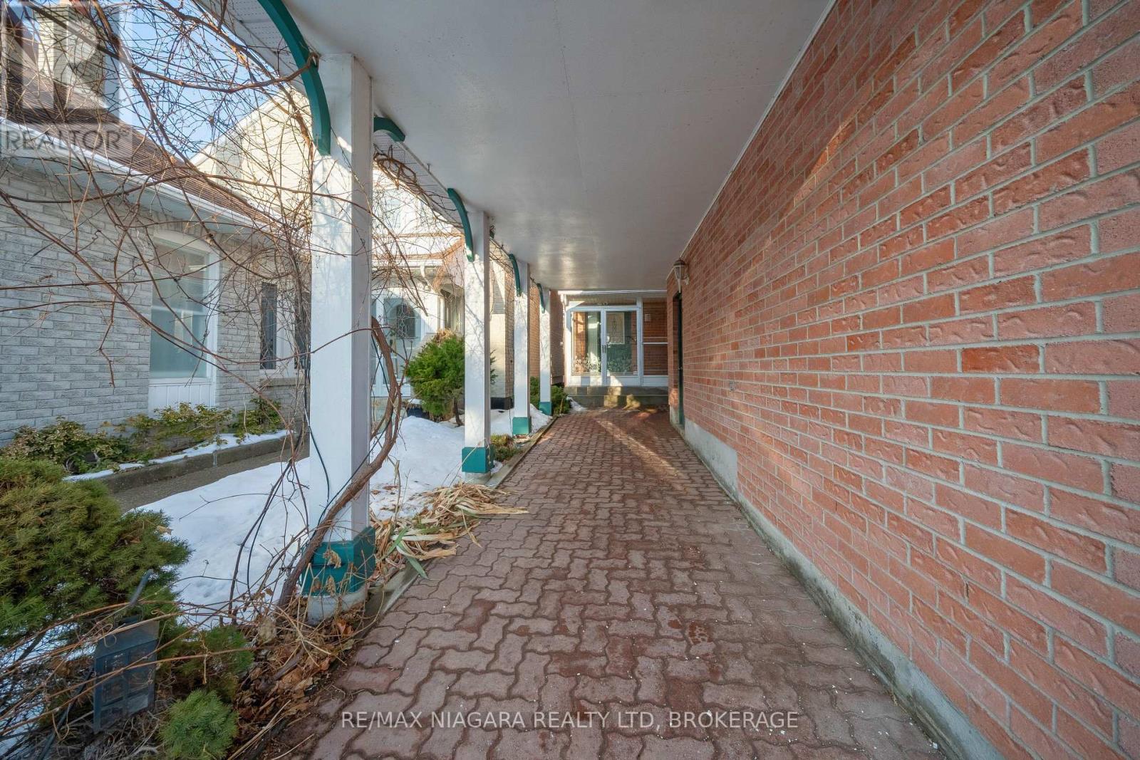 28 Rosemead Close, Markham, Ontario  L3R 3Z3 - Photo 4 - N12804276