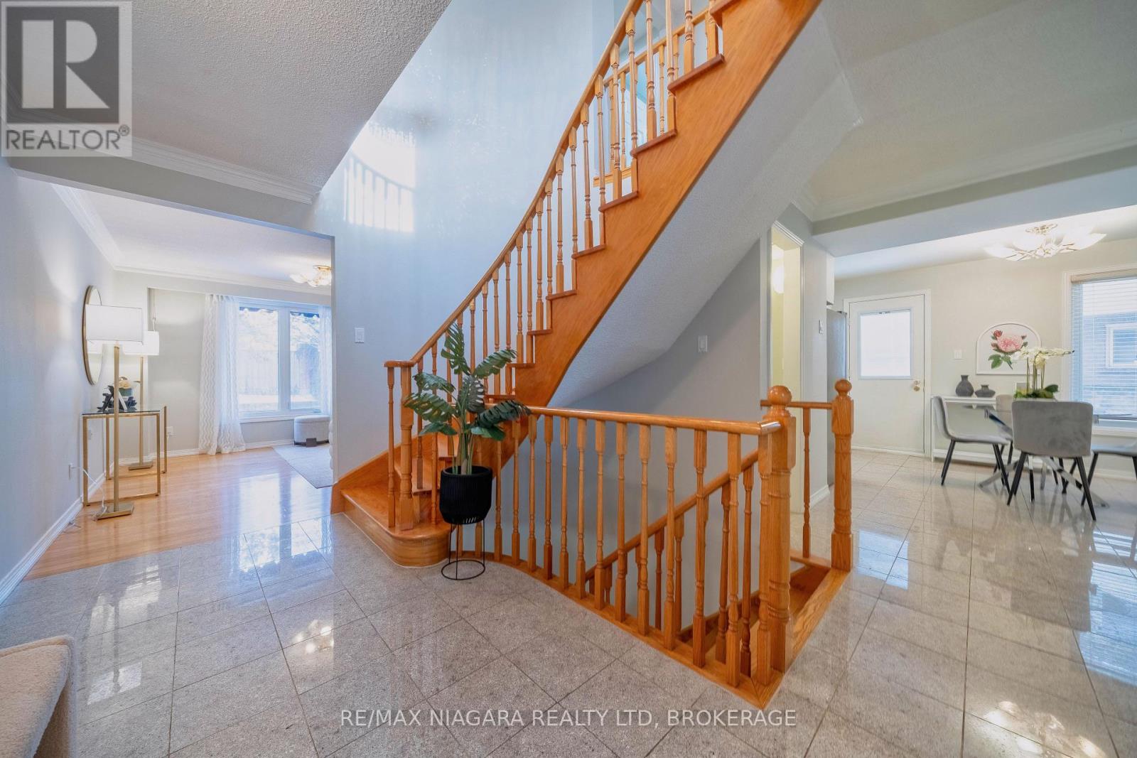 28 Rosemead Close, Markham, Ontario  L3R 3Z3 - Photo 7 - N12804276