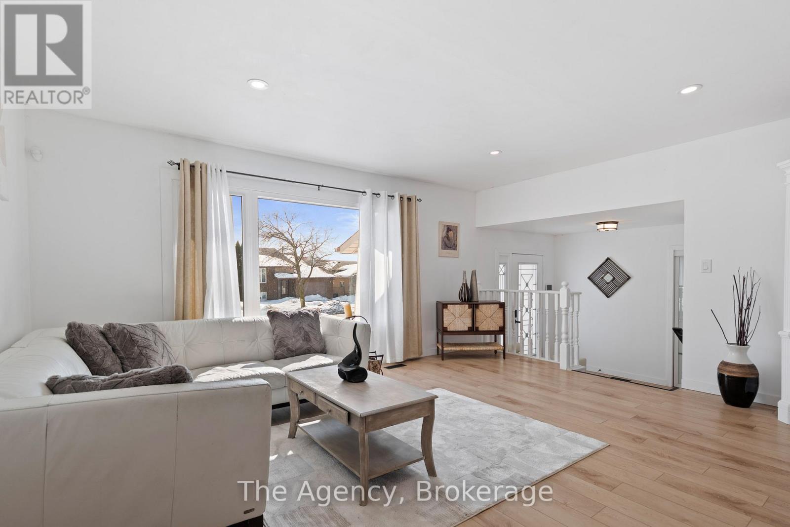 24 Keefer Road, Thorold, Ontario  L2V 4Y4 - Photo 4 - X12804280