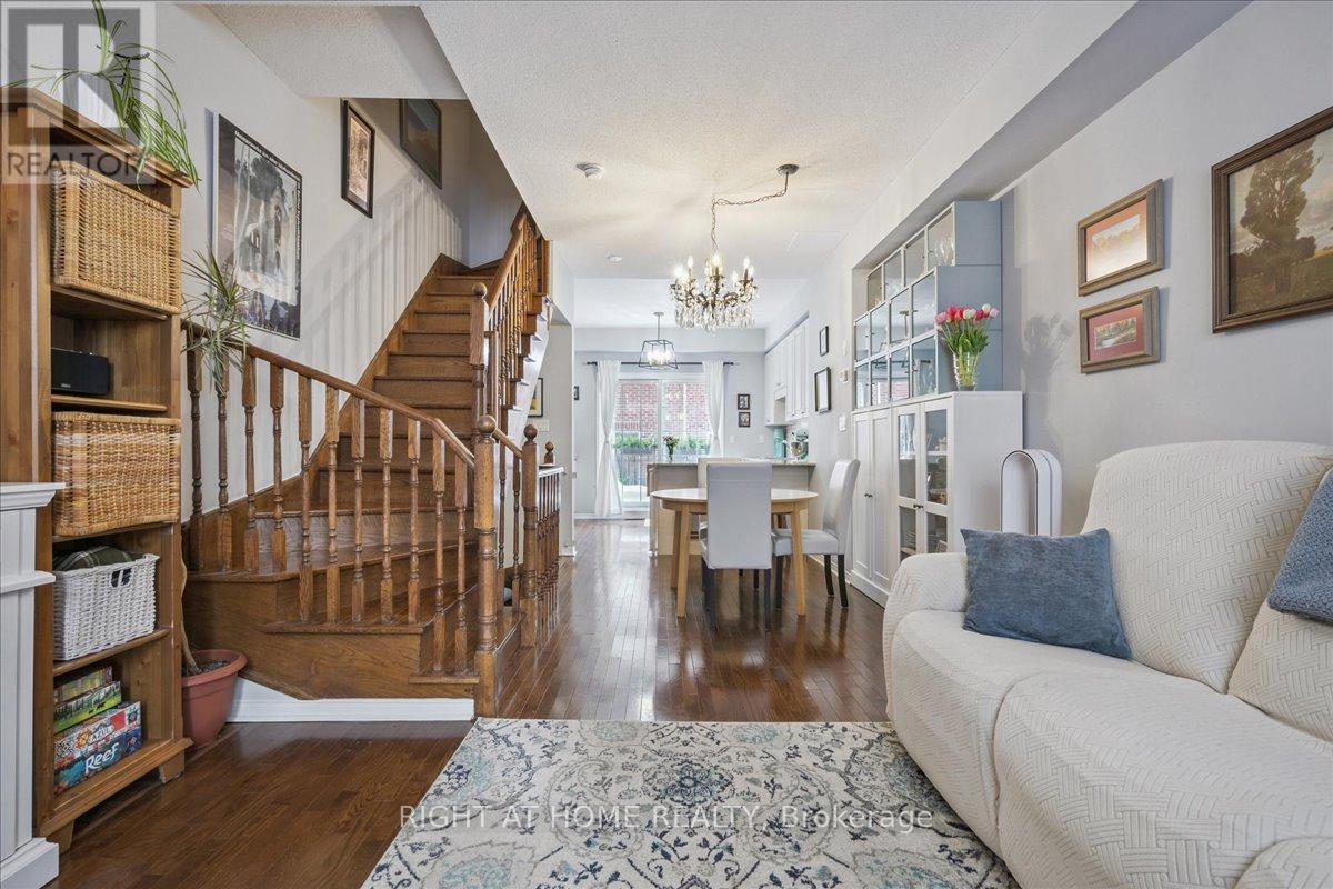 Th 2 - 101 The Queensway, Toronto, Ontario  M8Z 0H1 - Photo 4 - W12803890