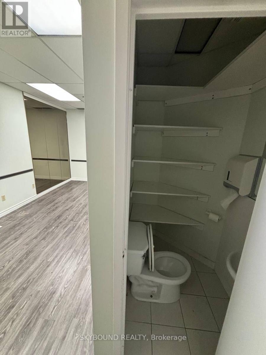 512 - 600 Sherbourne Street, Toronto, Ontario  M4X 1W4 - Photo 5 - C12804232