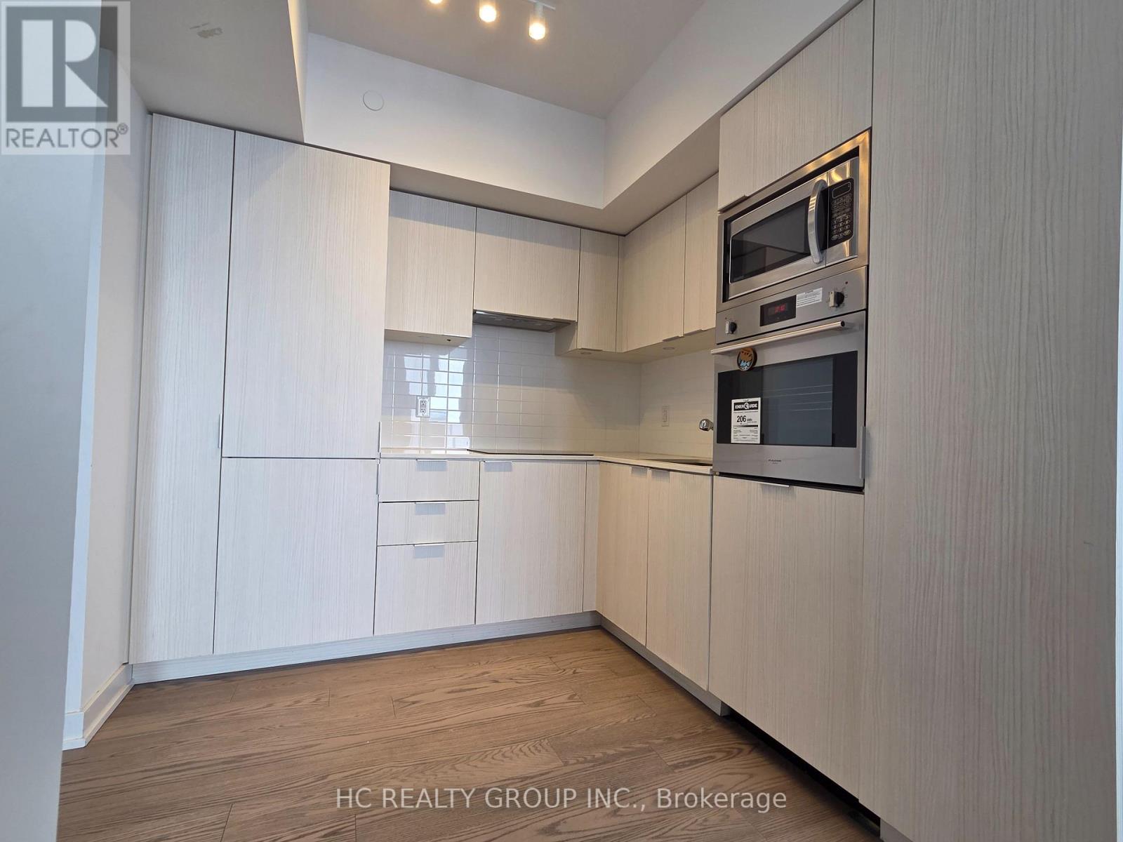 5705 - 11 Wellesley Street W, Toronto, Ontario  M4Y 1E8 - Photo 3 - C12804250