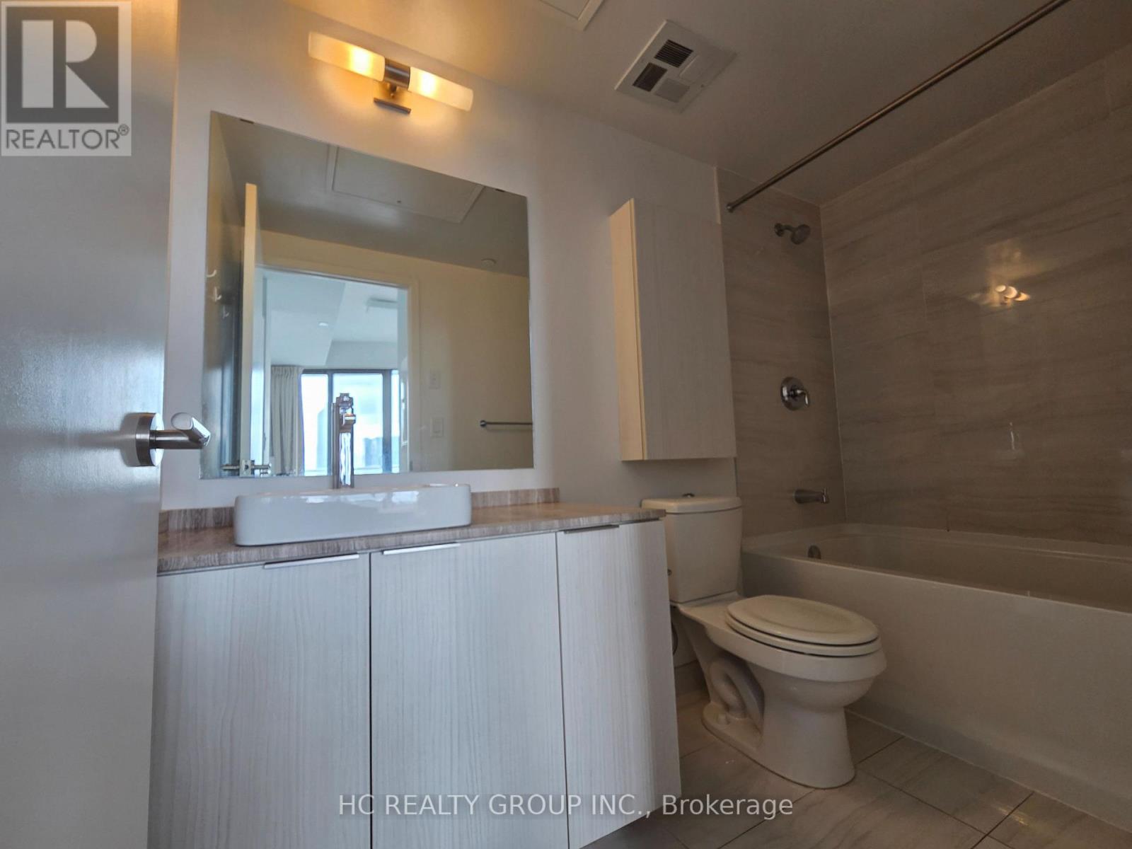 5705 - 11 Wellesley Street W, Toronto, Ontario  M4Y 1E8 - Photo 9 - C12804250