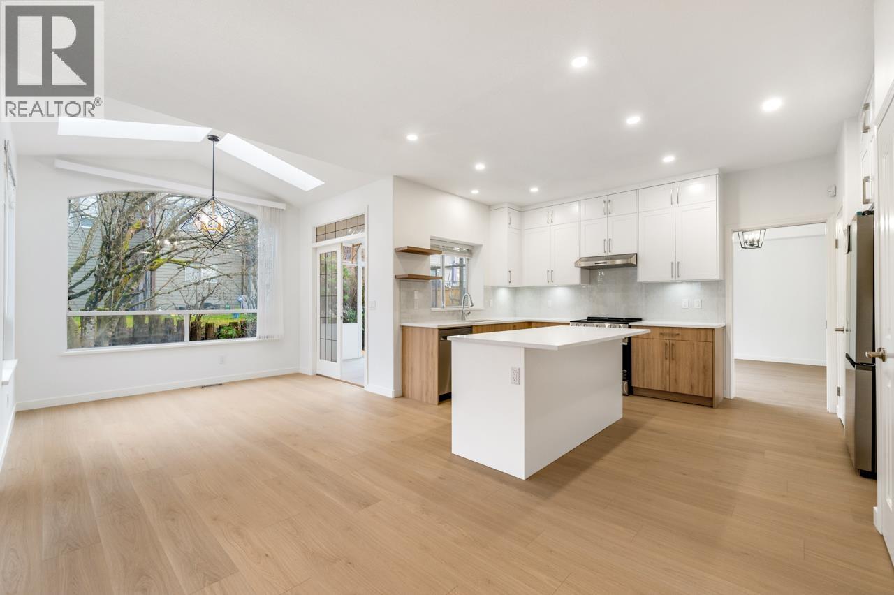 2905 Woodstone Court, Coquitlam, British Columbia  V3E 2S1 - Photo 9 - R3091793