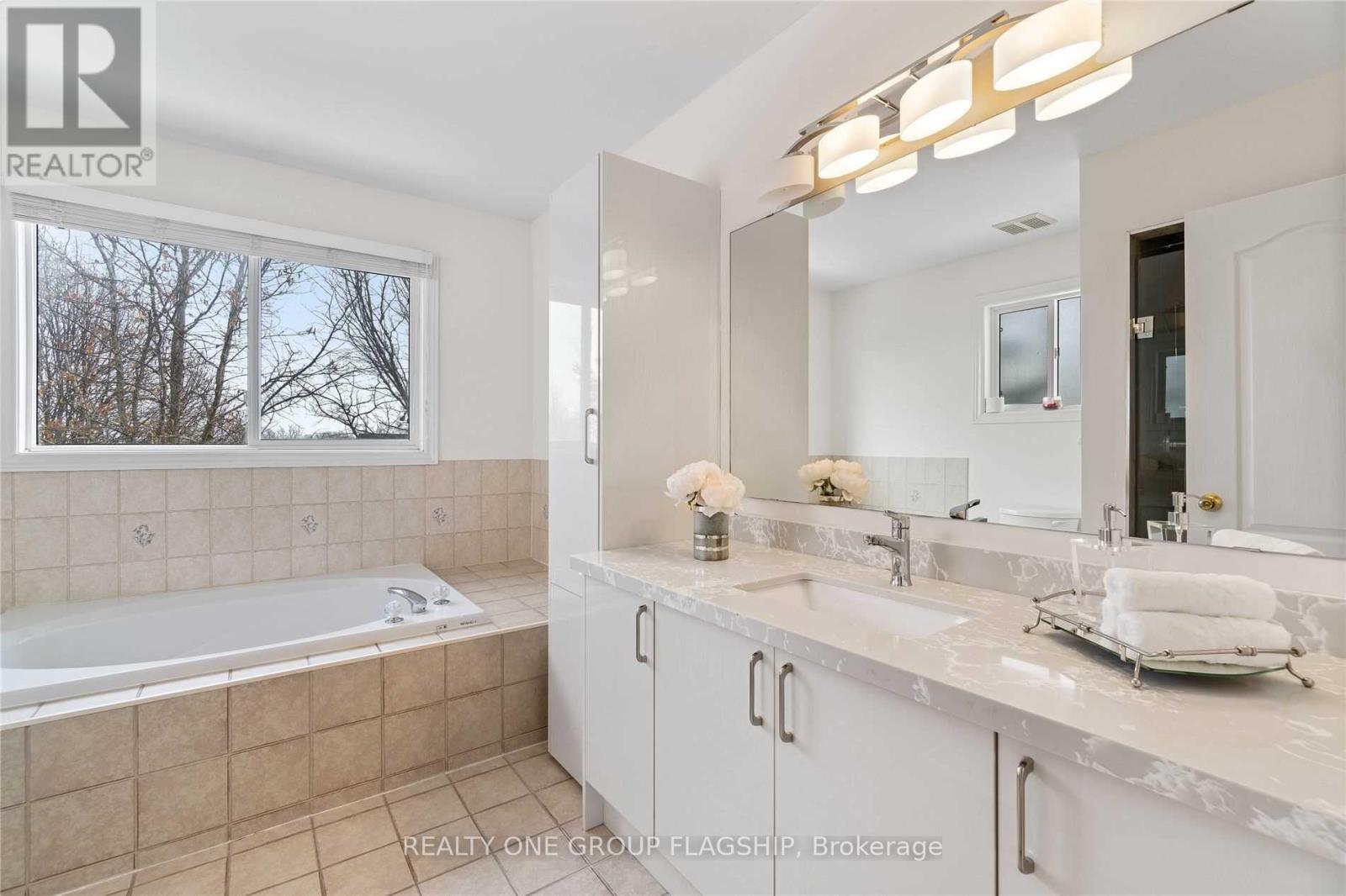 355 Carruthers Avenue, Newmarket, Ontario  L3X 2B7 - Photo 20 - N12804296