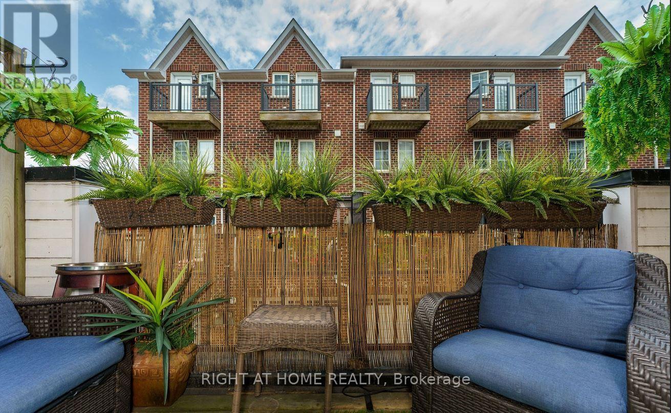 Th 2 - 101 The Queensway, Toronto, Ontario  M8Z 0H1 - Photo 15 - W12803890