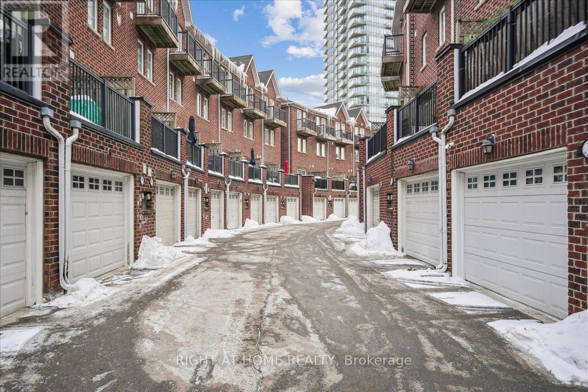 Th 2 - 101 The Queensway, Toronto, Ontario  M8Z 0H1 - Photo 32 - W12803890