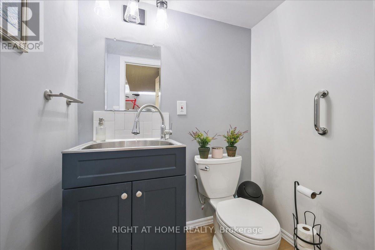 Th 2 - 101 The Queensway, Toronto, Ontario  M8Z 0H1 - Photo 29 - W12803890