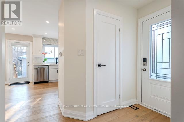 2280 Wiseman Court, Mississauga, Ontario  L5J 1P2 - Photo 3 - W12804222