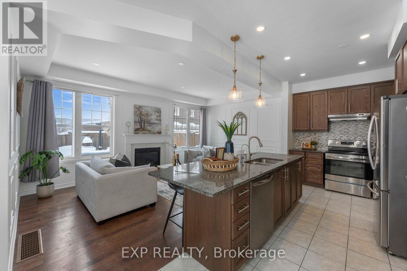 203 Grovehill Crescent, Kitchener, Ontario  N2R 0K9 - Photo 4 - X12804230