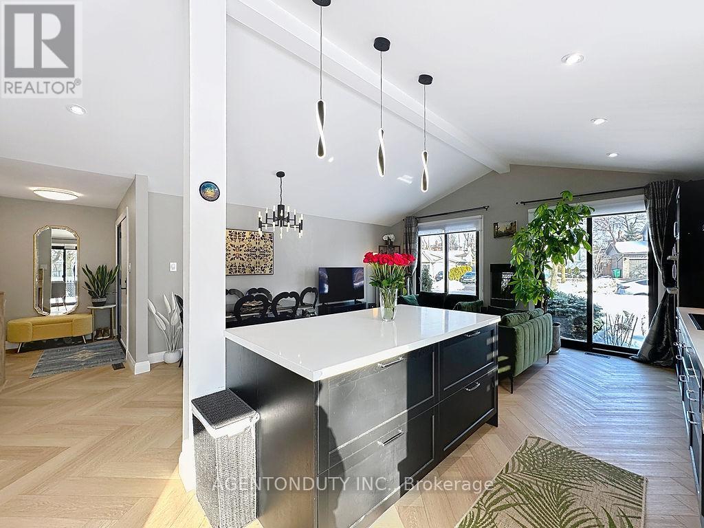 475 Karen Park Crescent, Mississauga, Ontario  L5A 3E1 - Photo 13 - W12804040