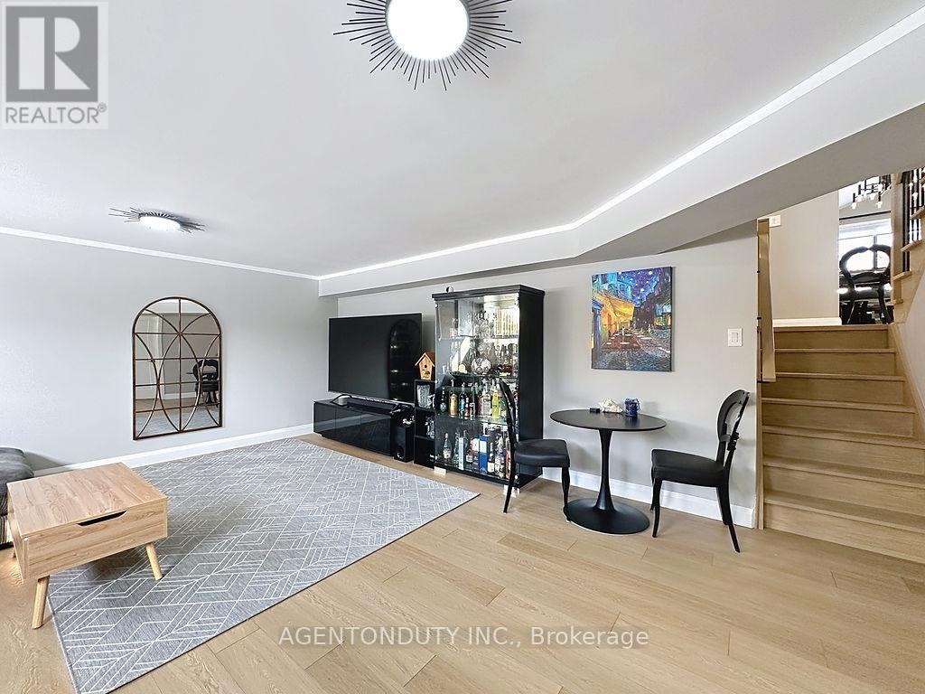 475 Karen Park Crescent, Mississauga, Ontario  L5A 3E1 - Photo 6 - W12804040