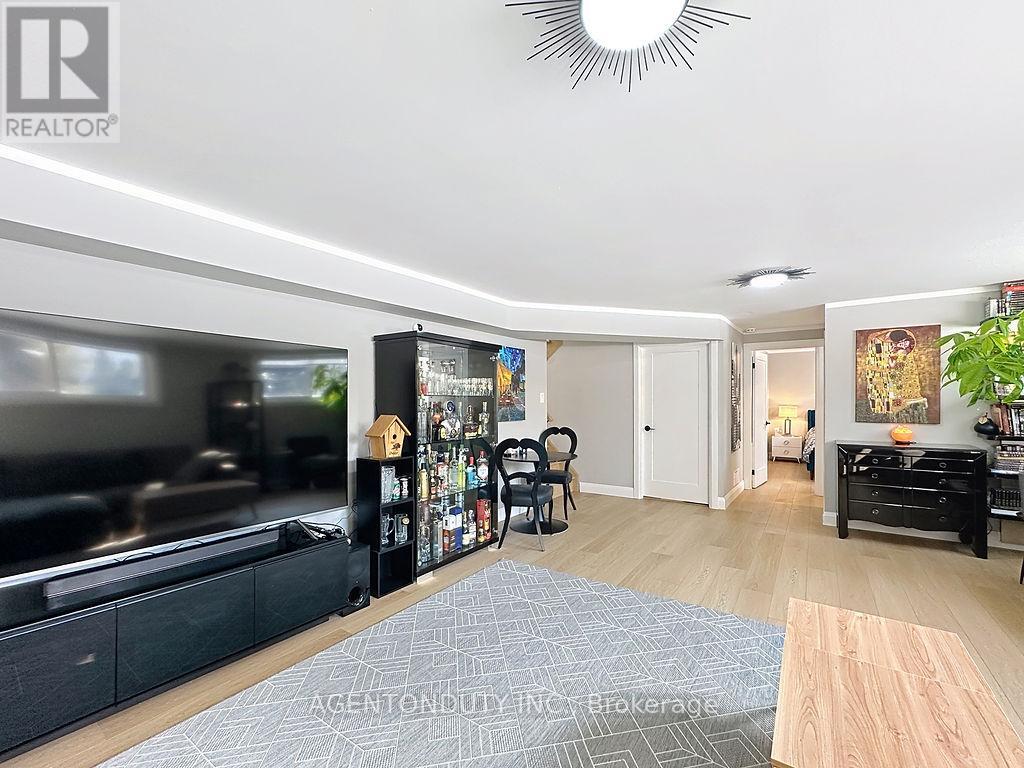 475 Karen Park Crescent, Mississauga, Ontario  L5A 3E1 - Photo 7 - W12804040