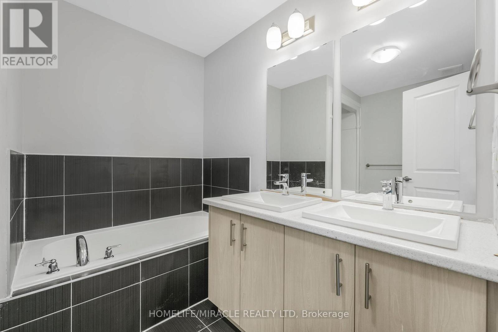 35 Caroline Street, Welland, Ontario  L3B 0J8 - Photo 27 - X12804148