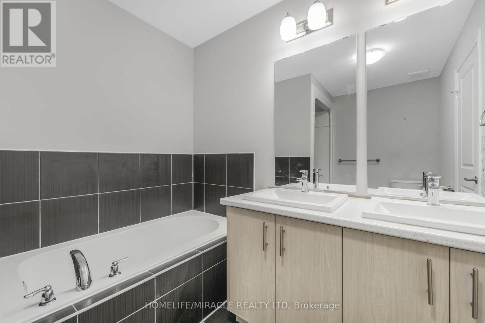 35 Caroline Street, Welland, Ontario  L3B 0J8 - Photo 28 - X12804148