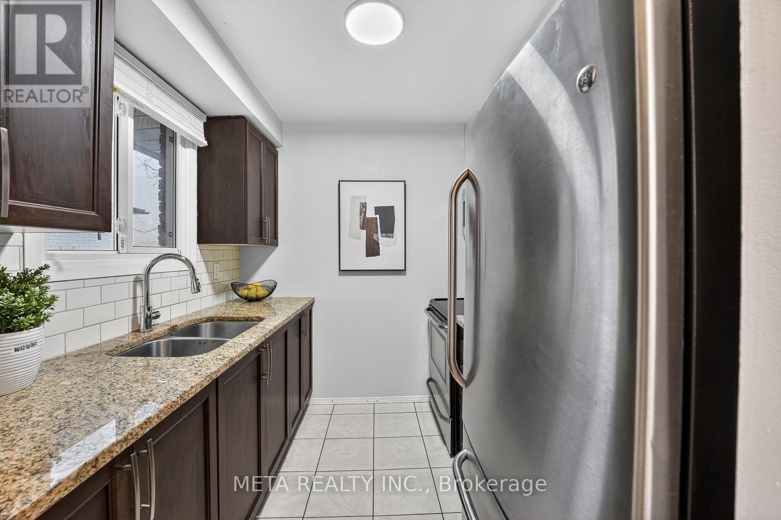 723 West 5th Street, Hamilton, Ontario  L9C 3R3 - Photo 5 - X12804212