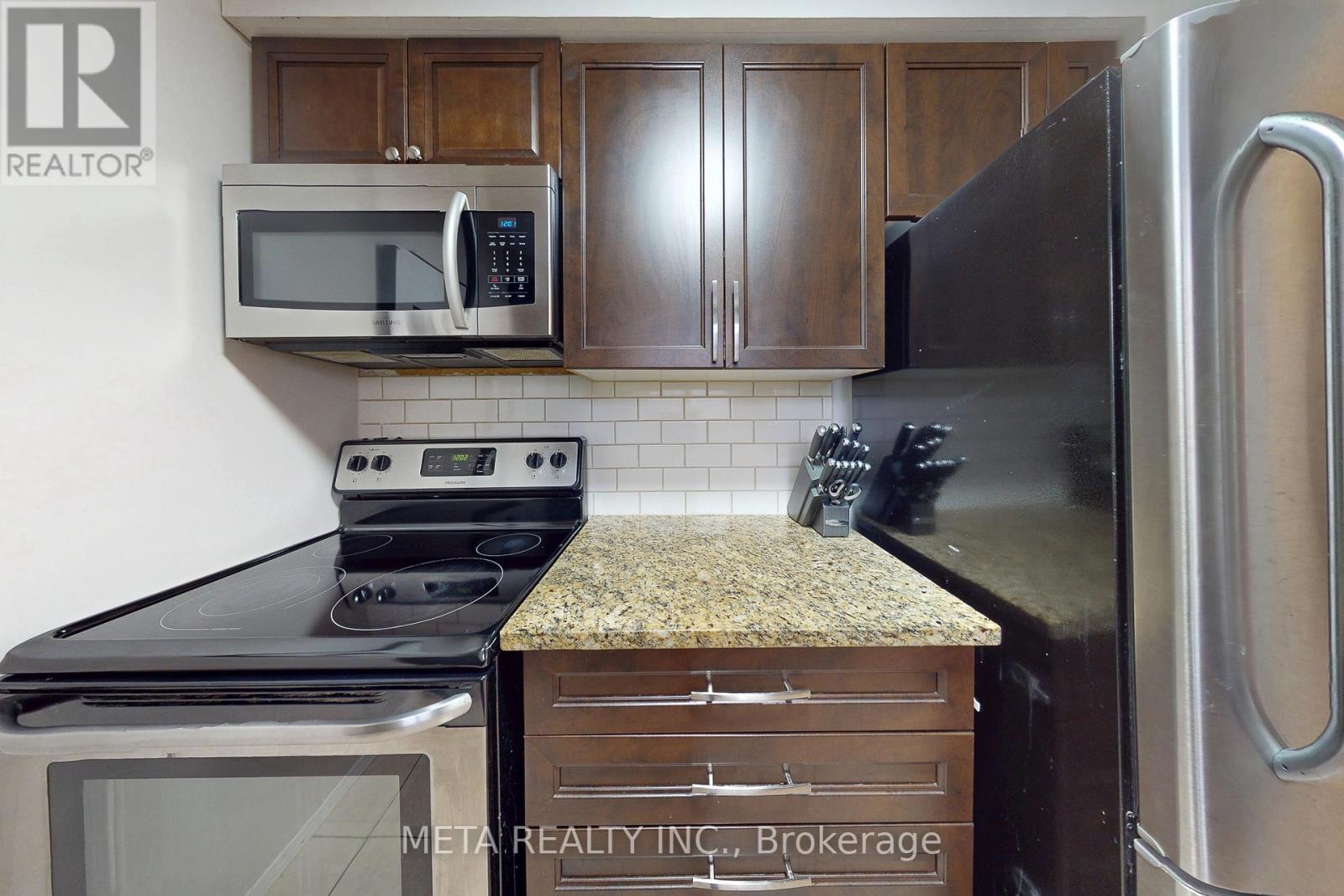 723 West 5th Street, Hamilton, Ontario  L9C 3R3 - Photo 6 - X12804212