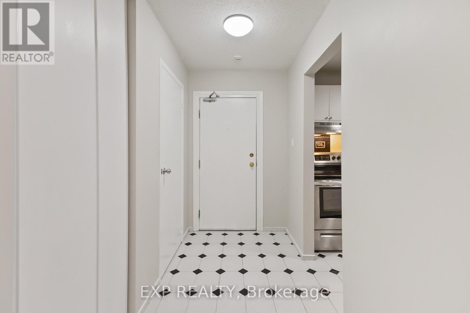 111 - 725 Deveron Crescent N, London South, Ontario  N5Z 4X3 - Photo 3 - X12640468