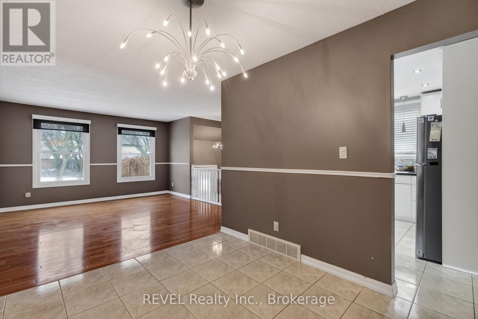 Upper - 6166 Wildrose Crescent, Niagara Falls, Ontario  L2G 7T3 - Photo 10 - X12804334