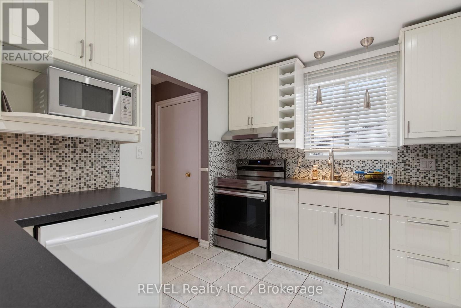 Upper - 6166 Wildrose Crescent, Niagara Falls, Ontario  L2G 7T3 - Photo 11 - X12804334