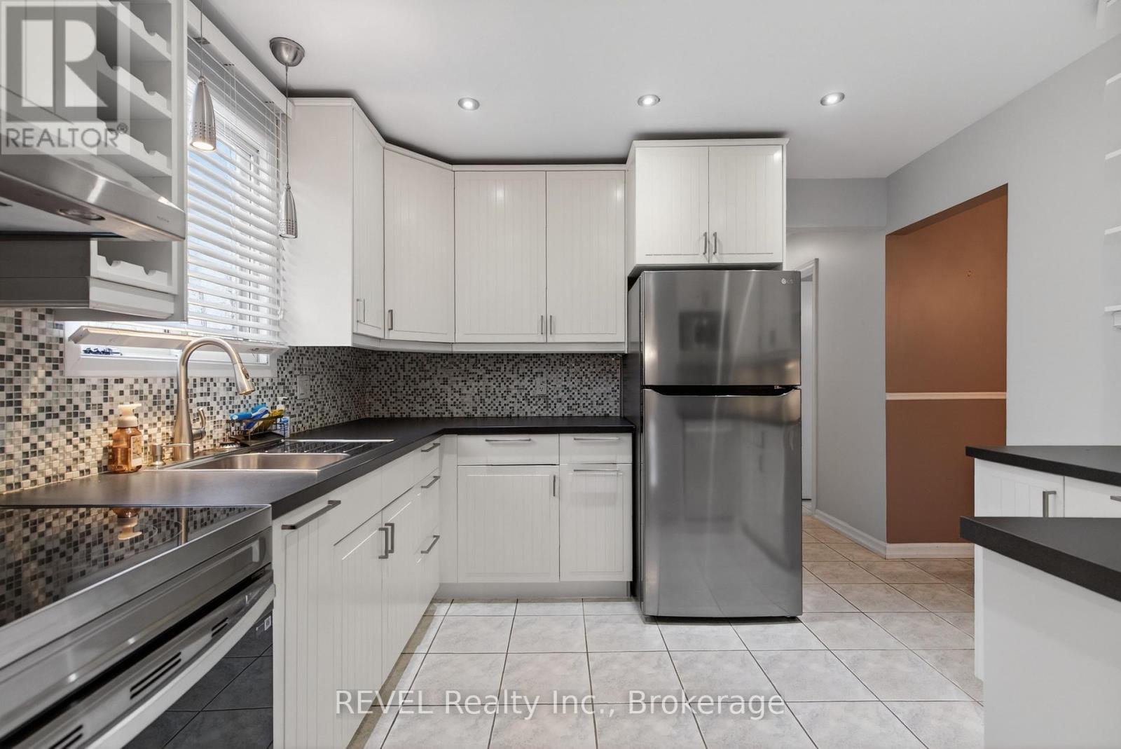 Upper - 6166 Wildrose Crescent, Niagara Falls, Ontario  L2G 7T3 - Photo 12 - X12804334