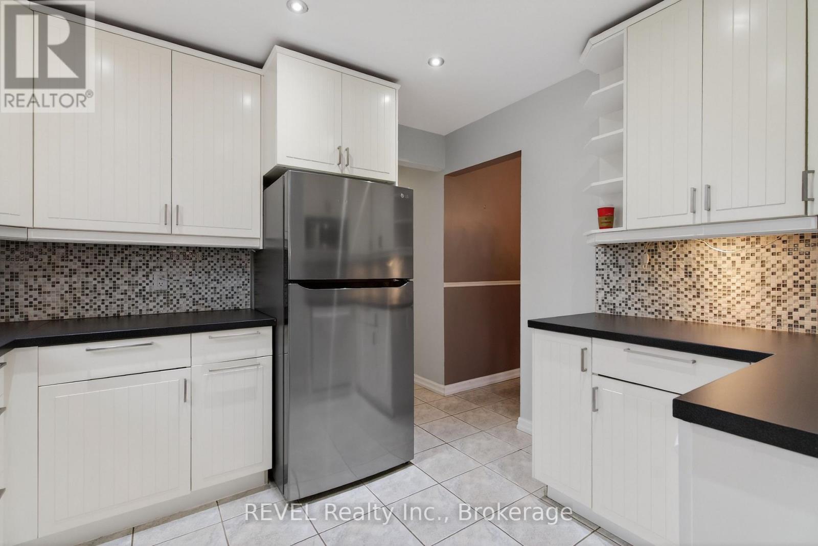 Upper - 6166 Wildrose Crescent, Niagara Falls, Ontario  L2G 7T3 - Photo 13 - X12804334