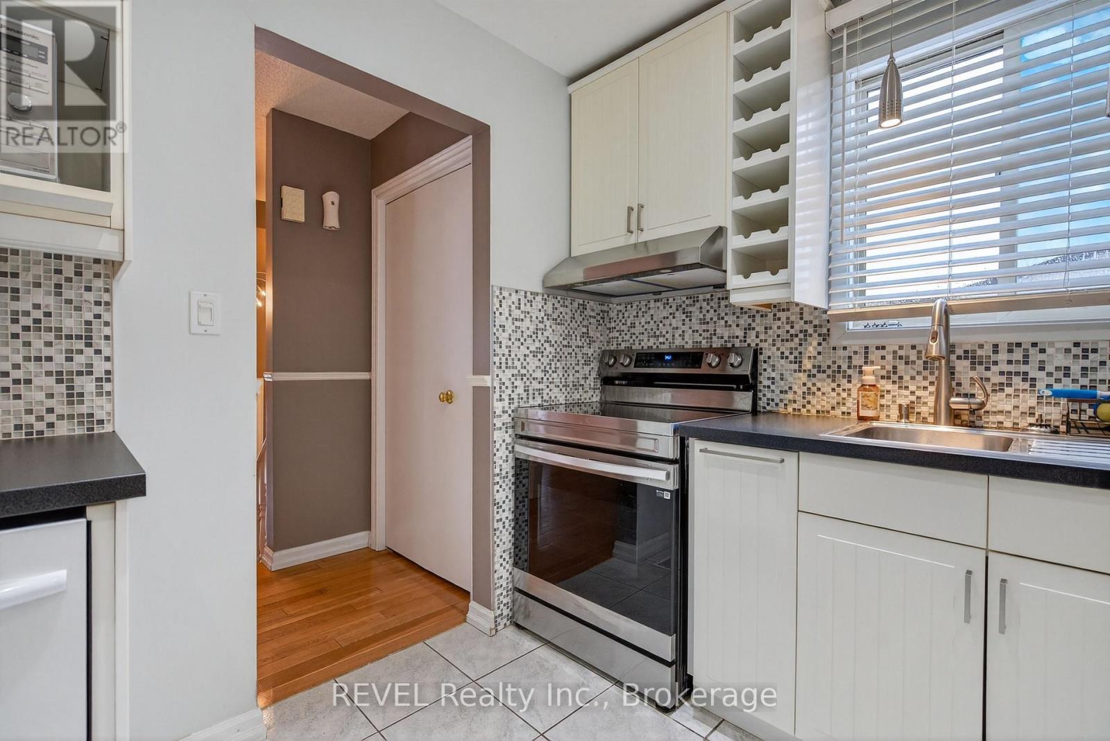 Upper - 6166 Wildrose Crescent, Niagara Falls, Ontario  L2G 7T3 - Photo 14 - X12804334