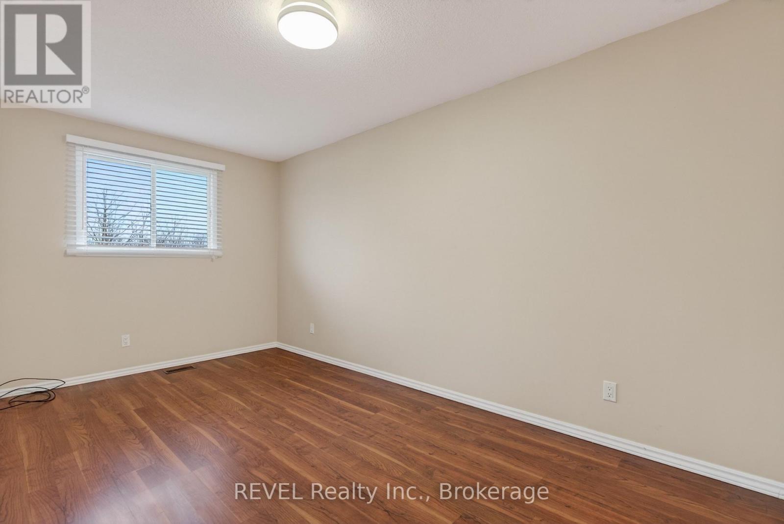 Upper - 6166 Wildrose Crescent, Niagara Falls, Ontario  L2G 7T3 - Photo 19 - X12804334