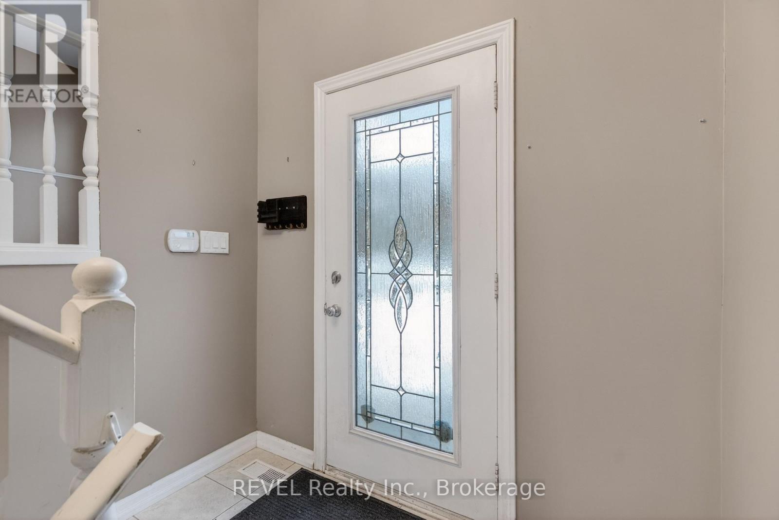 Upper - 6166 Wildrose Crescent, Niagara Falls, Ontario  L2G 7T3 - Photo 2 - X12804334