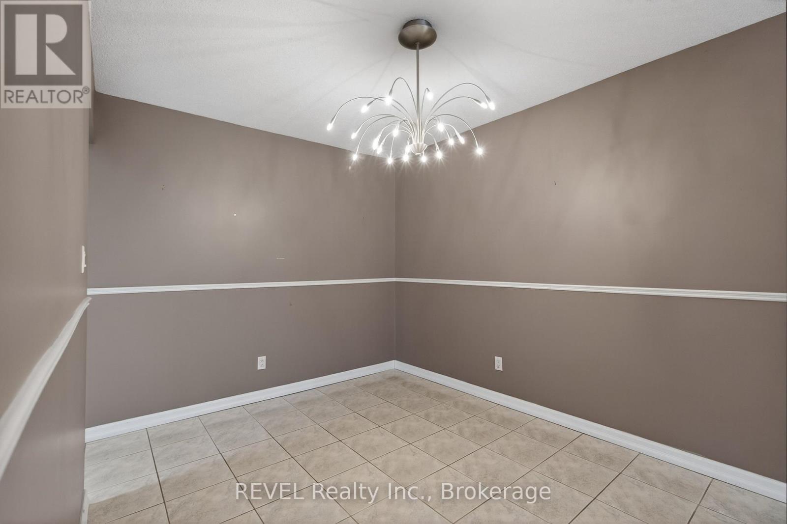 Upper - 6166 Wildrose Crescent, Niagara Falls, Ontario  L2G 7T3 - Photo 9 - X12804334