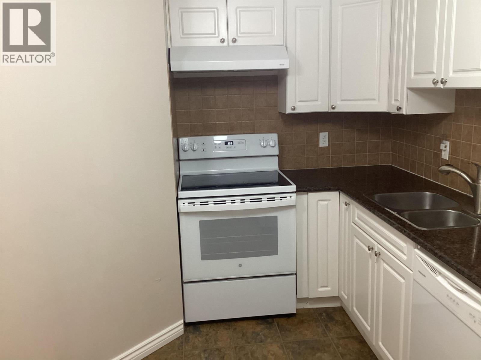 307 2024 Fullerton Avenue, North Vancouver, British Columbia  V7P 3G4 - Photo 3 - R3091862