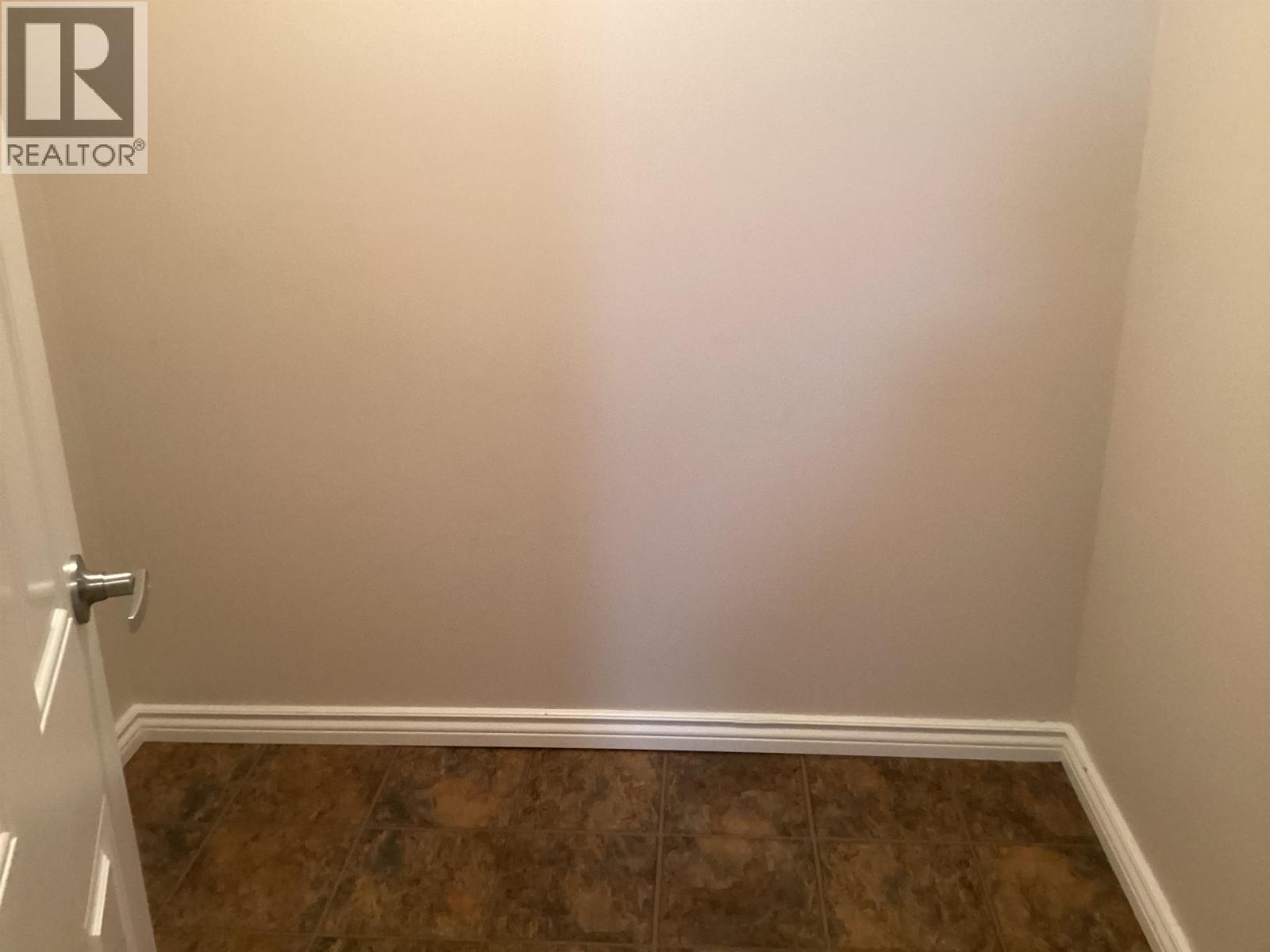 307 2024 Fullerton Avenue, North Vancouver, British Columbia  V7P 3G4 - Photo 8 - R3091862