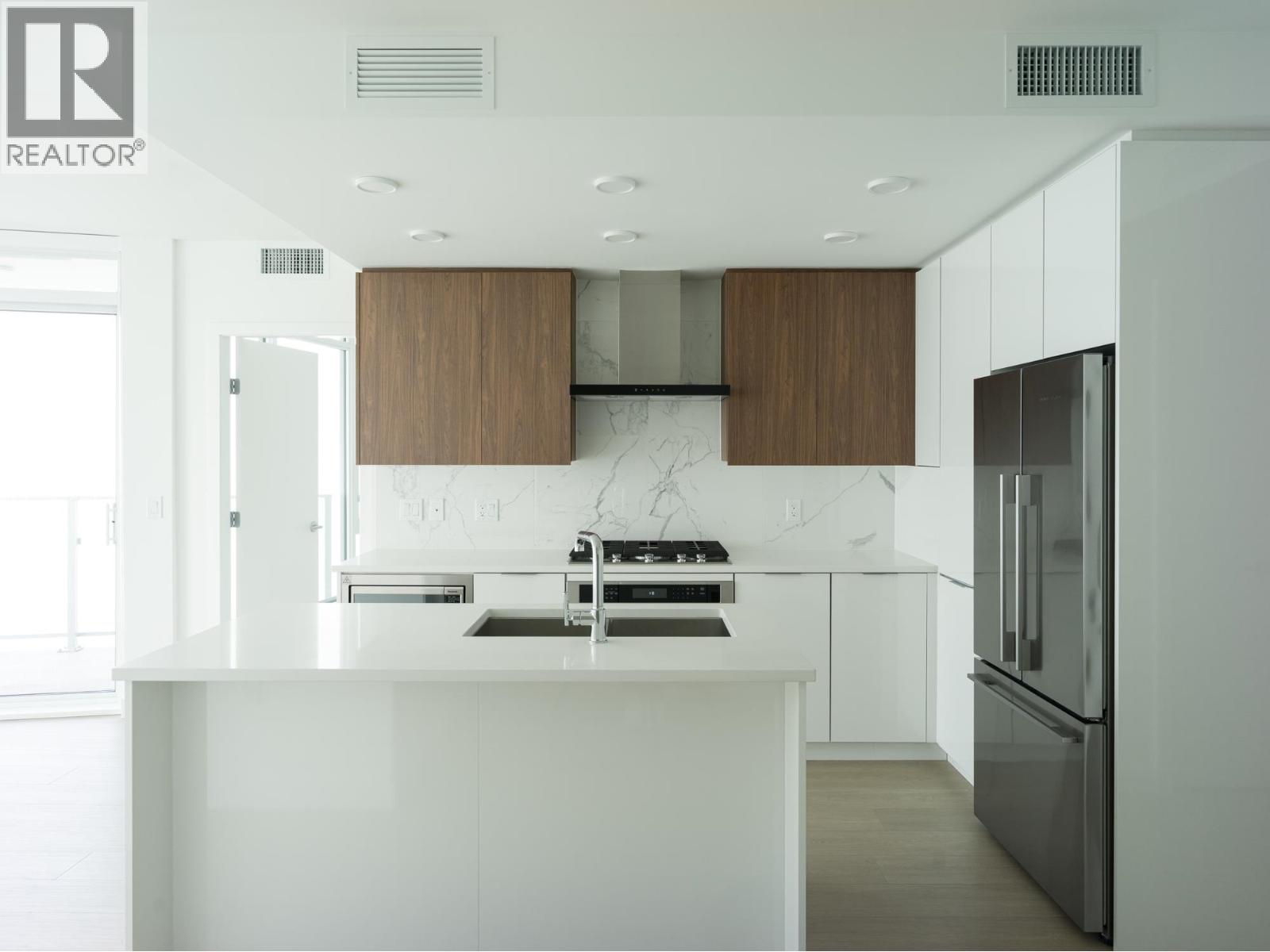 2402 7683 Park Crescent, Burnaby, British Columbia  V3N 0J4 - Photo 1 - R3091886