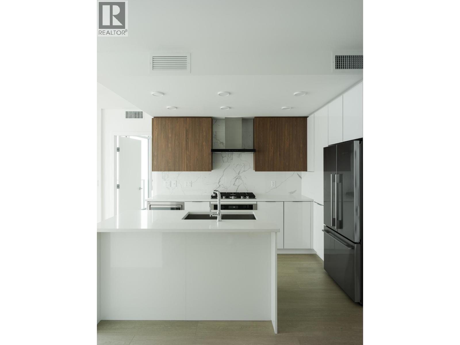 2402 7683 Park Crescent, Burnaby, British Columbia  V3N 0J4 - Photo 2 - R3091886