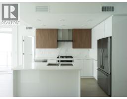 2402 7683 PARK CRESCENT, Burnaby, British Columbia