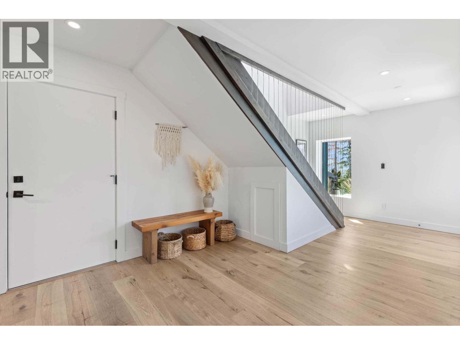 7676 Cerulean Drive, Pemberton, British Columbia  V0N 2L3 - Photo 3 - R3091854