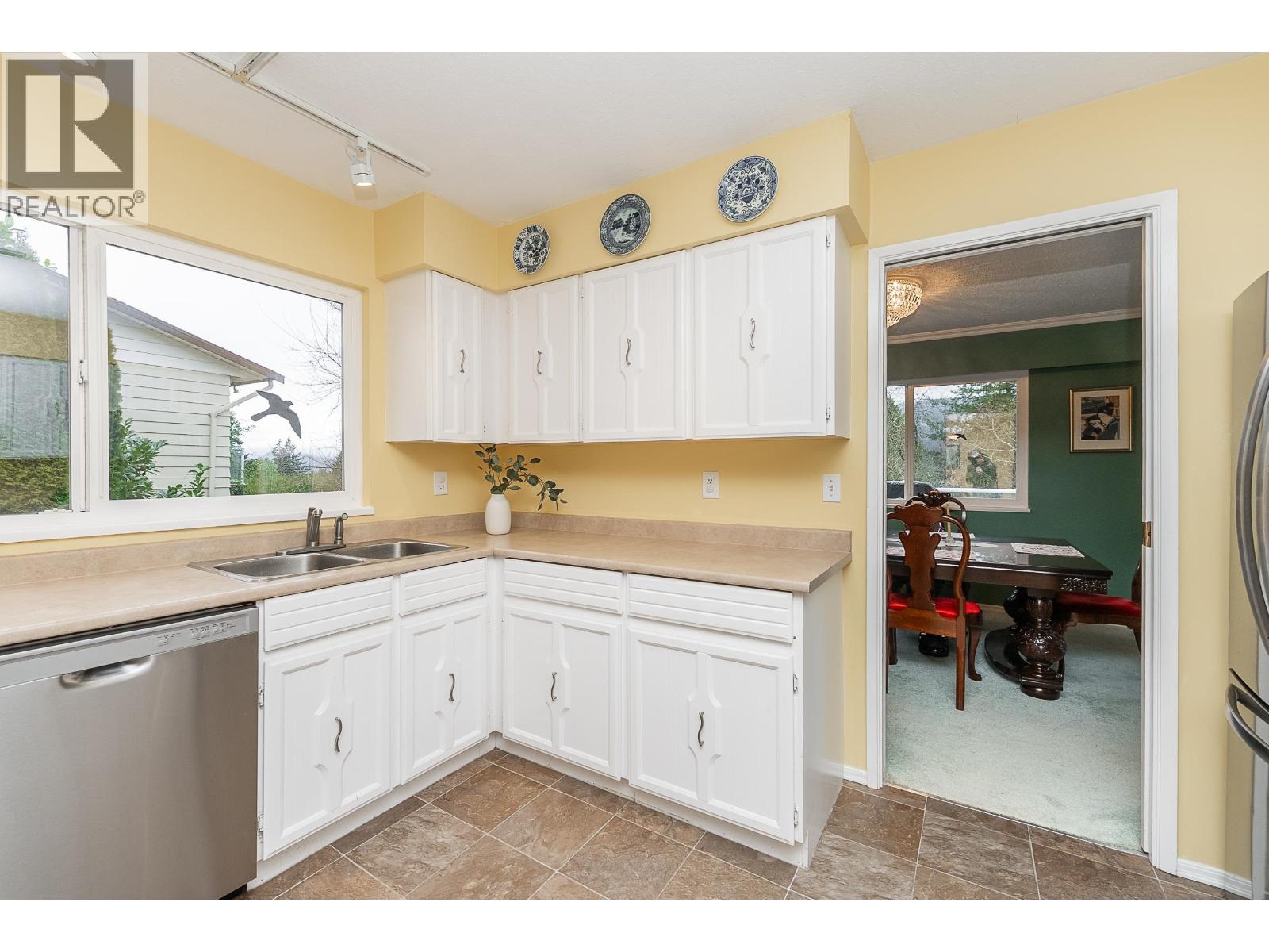 1063 Corona Crescent, Coquitlam, British Columbia  V3J 7J1 - Photo 5 - R3091015