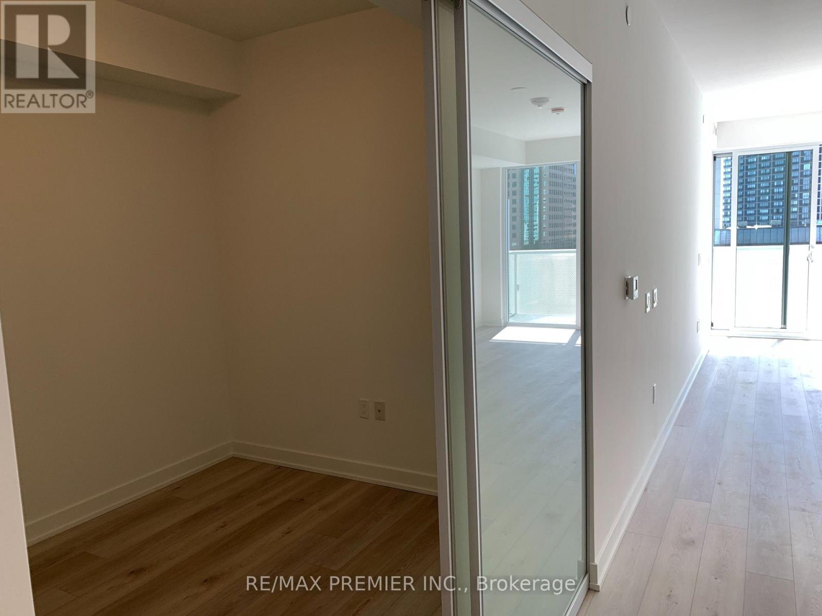 814 - 15 Queens Quay E, Toronto, Ontario  M5E 0A4 - Photo 11 - C12804316