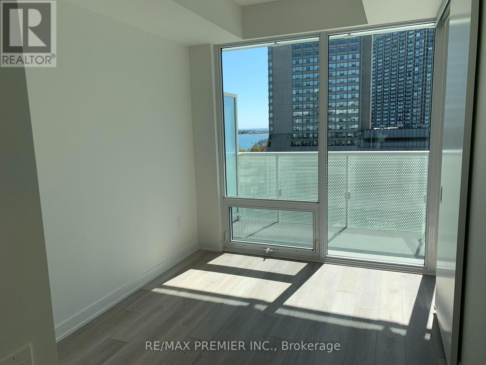 814 - 15 Queens Quay E, Toronto, Ontario  M5E 0A4 - Photo 15 - C12804316