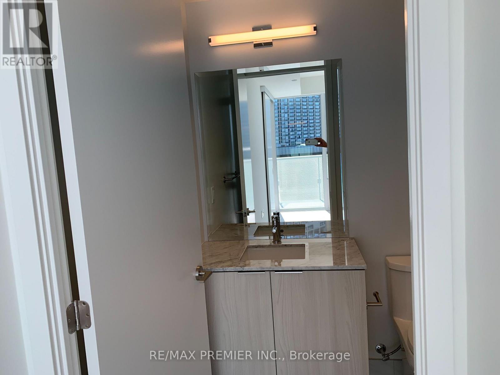 814 - 15 Queens Quay E, Toronto, Ontario  M5E 0A4 - Photo 9 - C12804316