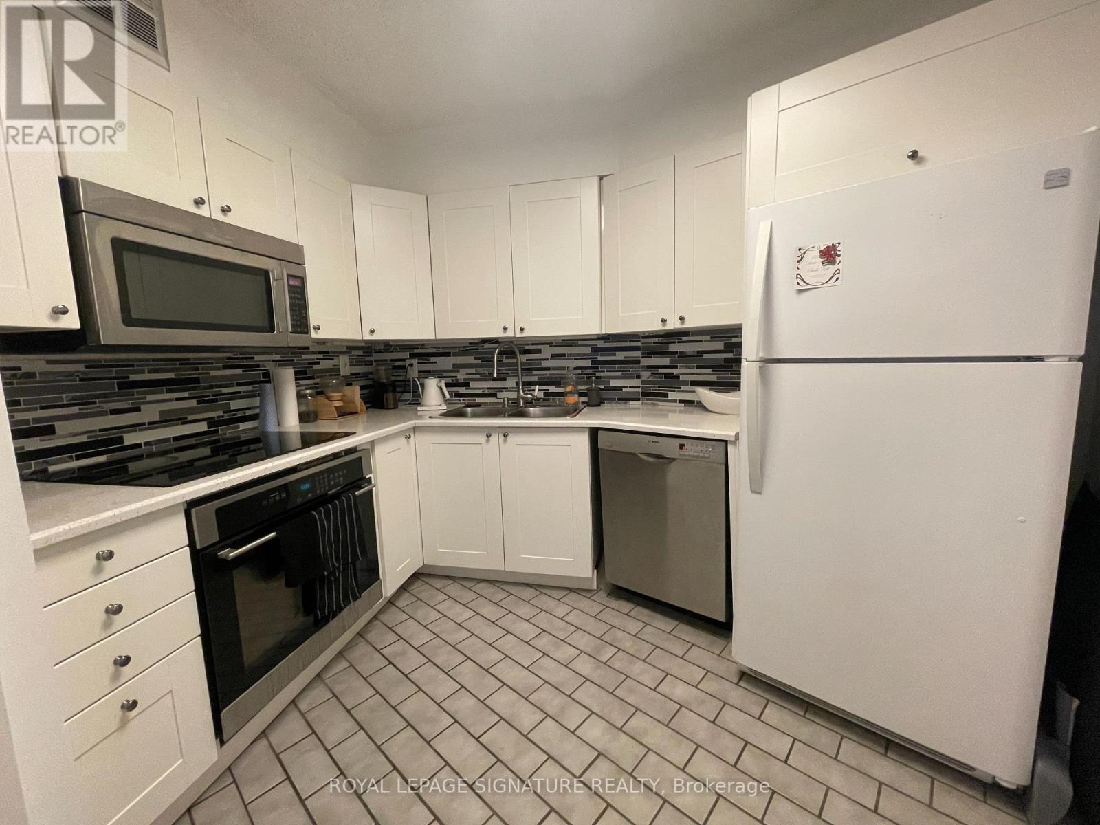 604 - 260 Queens Quay W, Toronto, Ontario  M5J 2N3 - Photo 2 - C12804348