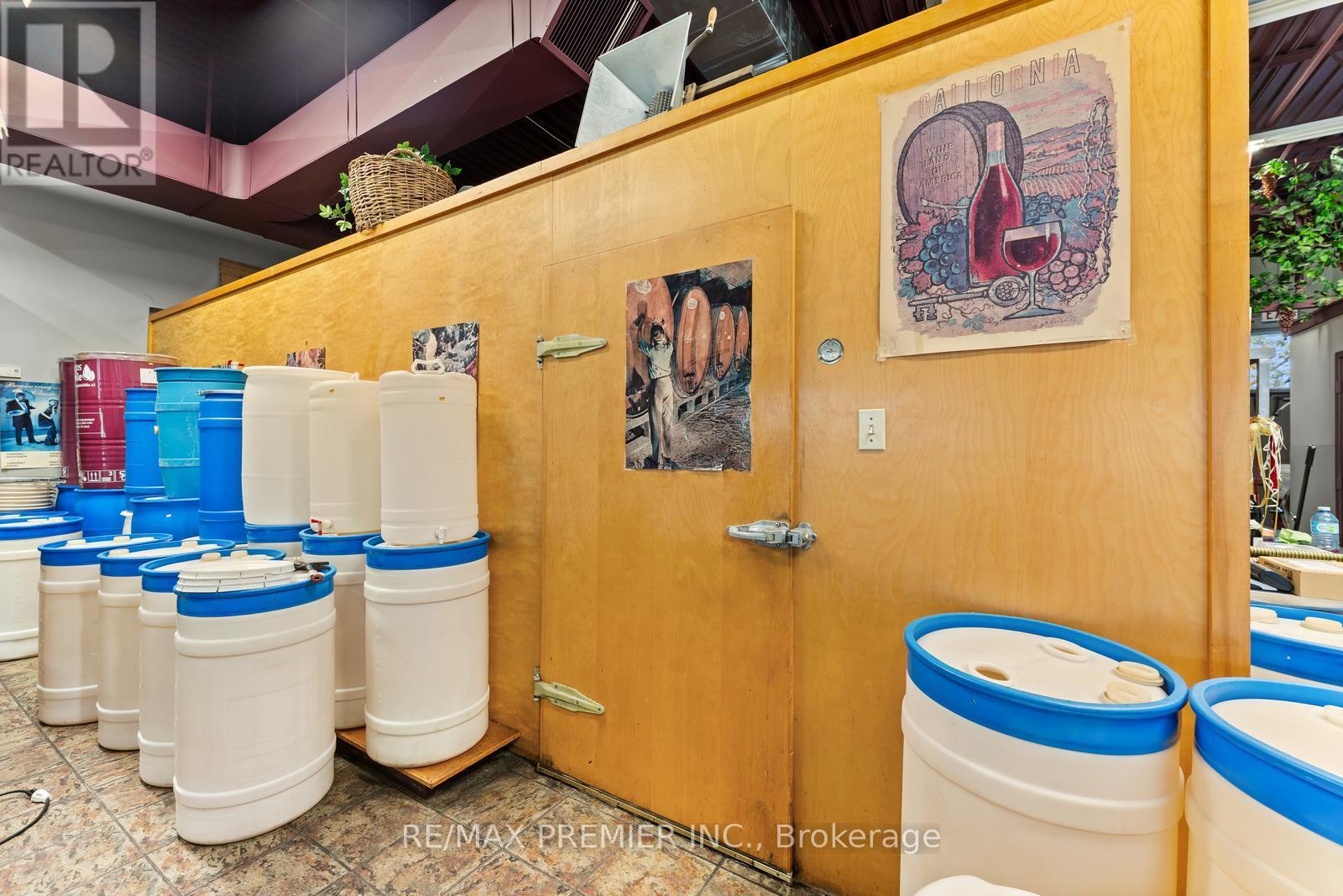 410 Speers Road, Oakville, Ontario  L6K 2G2 - Photo 12 - W12804166