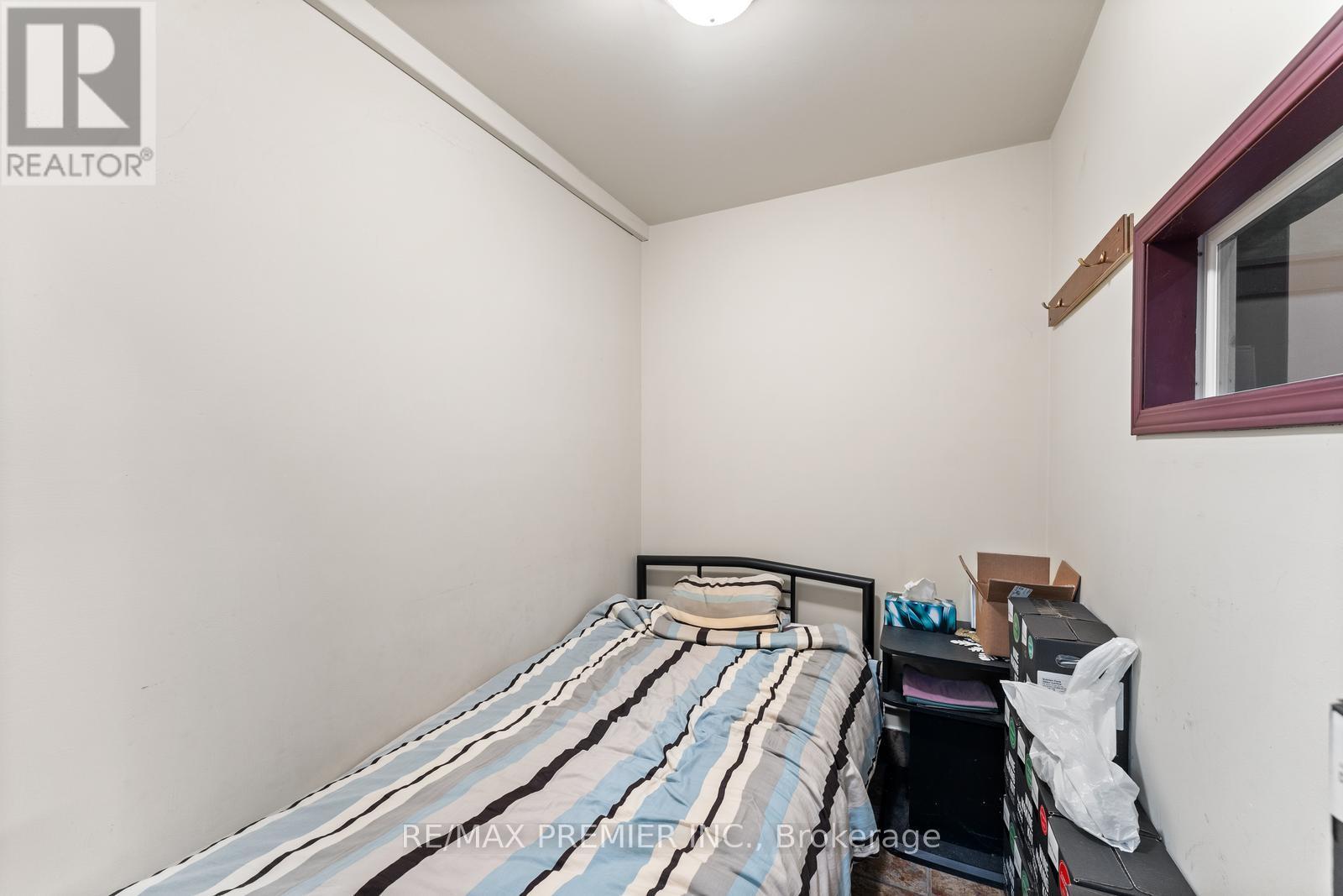 410 Speers Road, Oakville, Ontario  L6K 2G2 - Photo 24 - W12804166