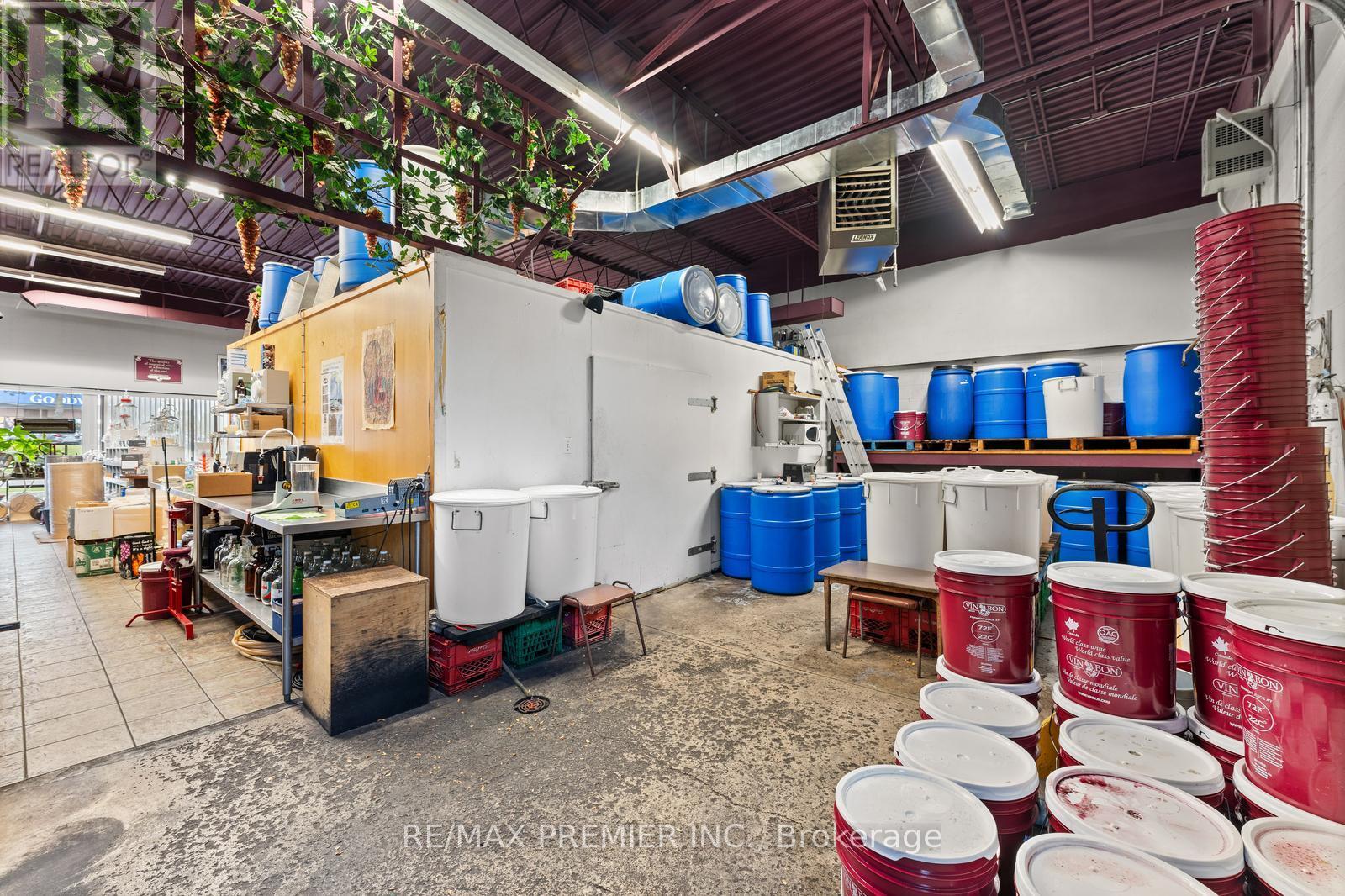 410 Speers Road, Oakville, Ontario  L6K 2G2 - Photo 16 - W12804166