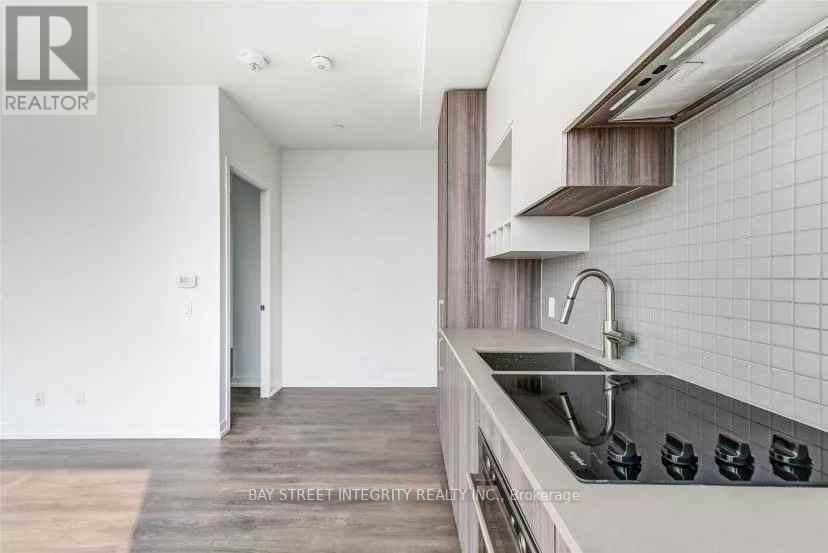 805 - 898 Portage Parkway, Vaughan, Ontario L4K 0J6 - Photo 3 - N12804332