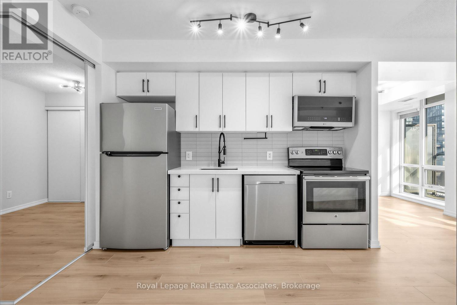 504 - 20 Joe Shuster Way, Toronto, Ontario  M6K 0A3 - Photo 6 - W12804304