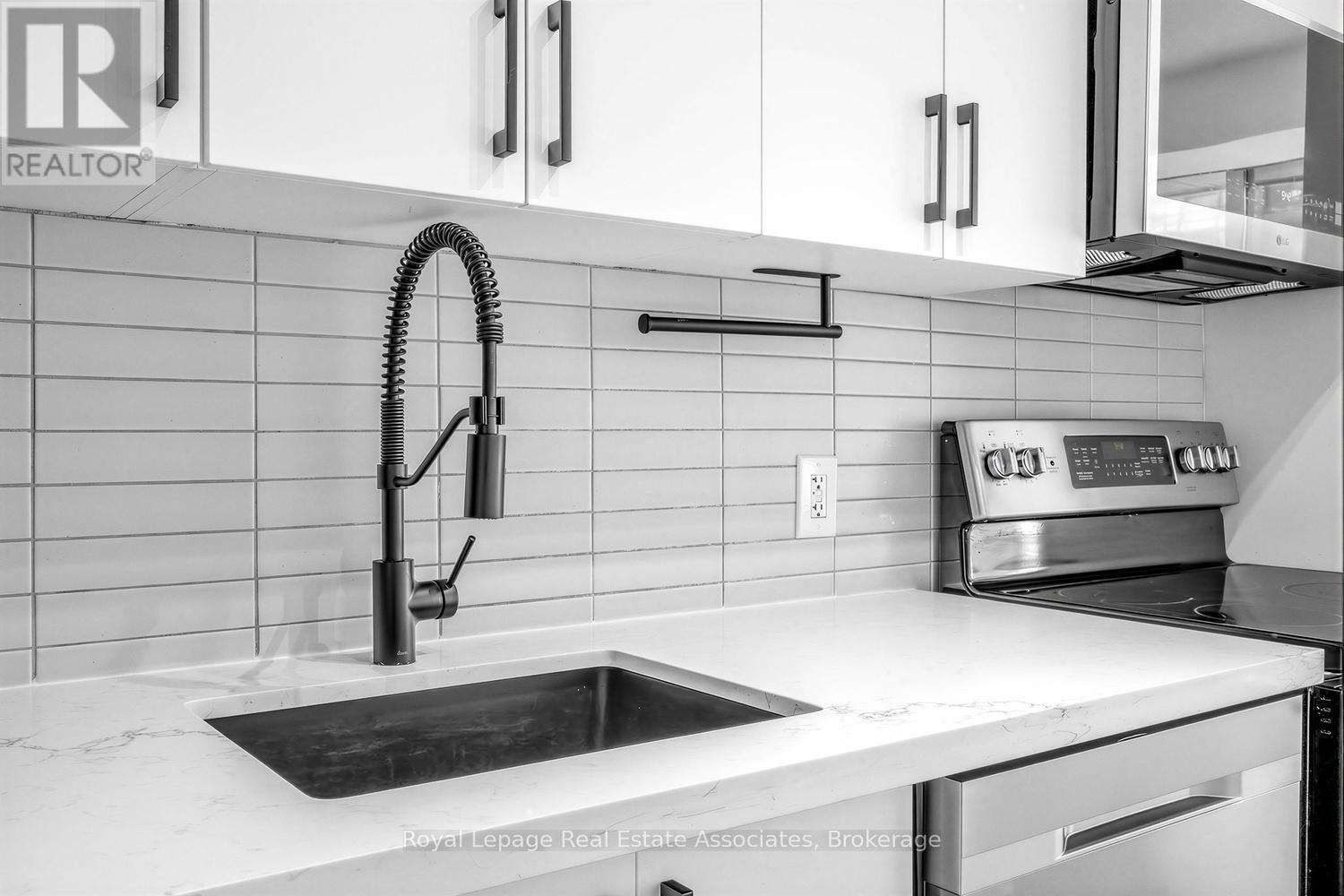 504 - 20 Joe Shuster Way, Toronto, Ontario  M6K 0A3 - Photo 9 - W12804304