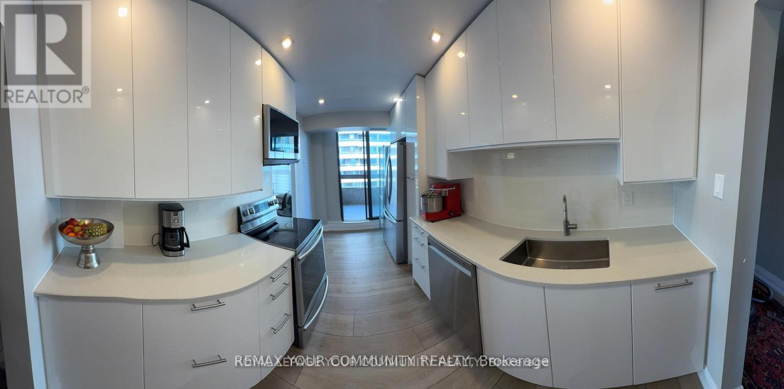 811 - 80 QUEBEC AVENUE, Toronto, Ontario